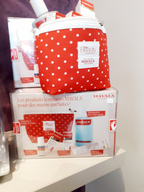 Trousse de produits pour les ongles et mains